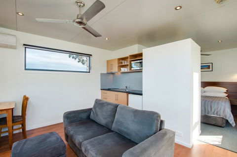 Swansea Beach Chalets - Darwin Holiday 16