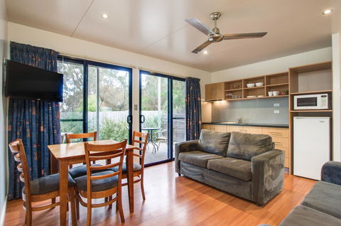 Swansea Beach Chalets - Darwin Holiday 12