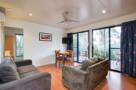 Swansea Beach Chalets - Darwin Holiday 13