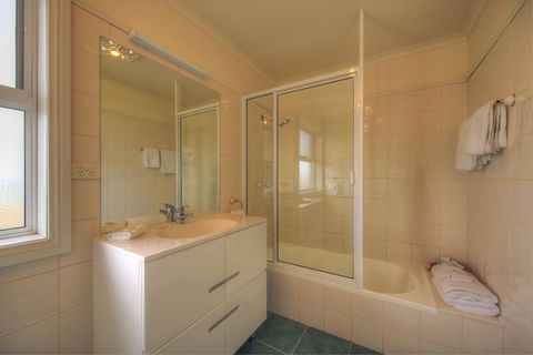 Stanley Village Waterfront Accommodation - Darwin Holiday 11