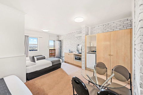 Coach House Launceston - Darwin Holiday 8