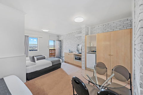 Coach House Launceston - Darwin Holiday 9