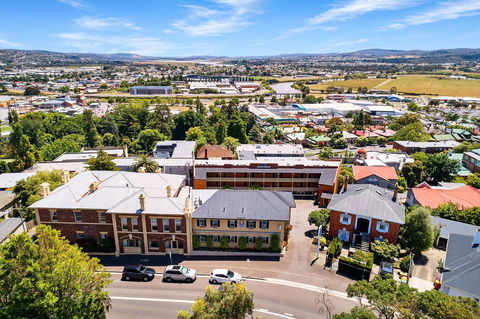 Coach House Launceston - Darwin Holiday 30