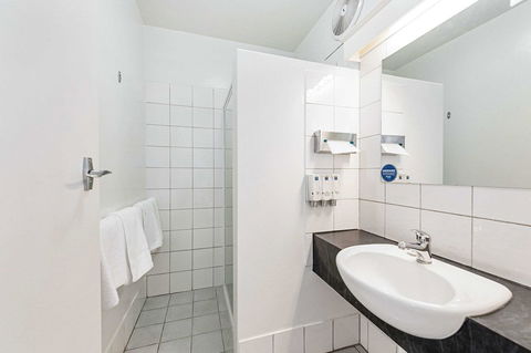 Coach House Launceston - Darwin Holiday 24