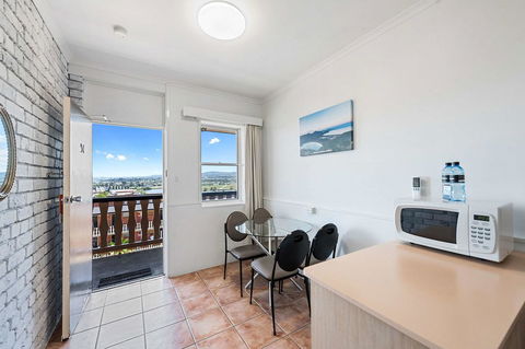 Coach House Launceston - Darwin Holiday 11