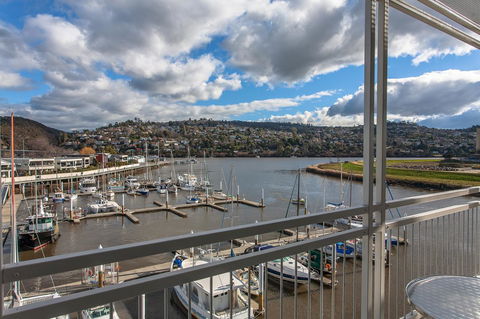 Peppers Seaport Hotel - Darwin Holiday 24