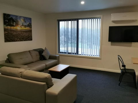 Youngtown Executive Apartments - 2BR Included, Free Parking & Wifi, Sofa Bed & Cot Fee Applies - Darwin Holiday 3