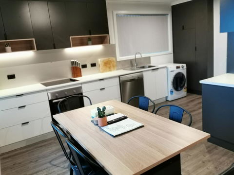 Youngtown Executive Apartments - 2BR Included, Free Parking & Wifi, Sofa Bed & Cot Fee Applies - Darwin Holiday 30