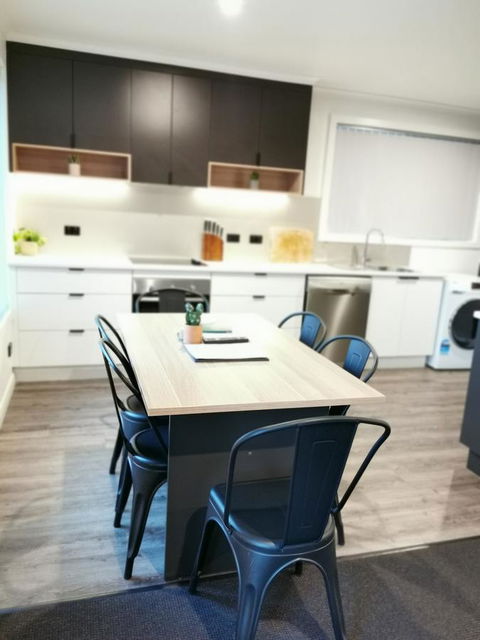 Youngtown Executive Apartments - 2BR Included, Free Parking & Wifi, Sofa Bed & Cot Fee Applies - Darwin Holiday 31