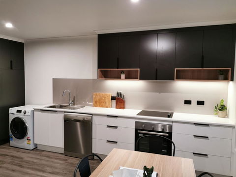 Youngtown Executive Apartments - 2BR Included, Free Parking & Wifi, Sofa Bed & Cot Fee Applies - Darwin Holiday 1