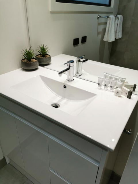 Youngtown Executive Apartments - 2BR Included, Free Parking & Wifi, Sofa Bed & Cot Fee Applies - Darwin Holiday 38