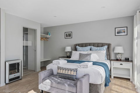 Harrison Grove - Darwin Holiday 1