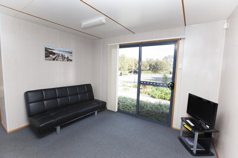 Seven Mile Beach Cabin And Caravan Park - Darwin Holiday 18