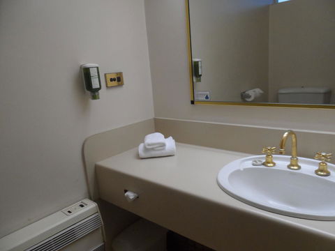 Commodore Regent - Darwin Holiday 44