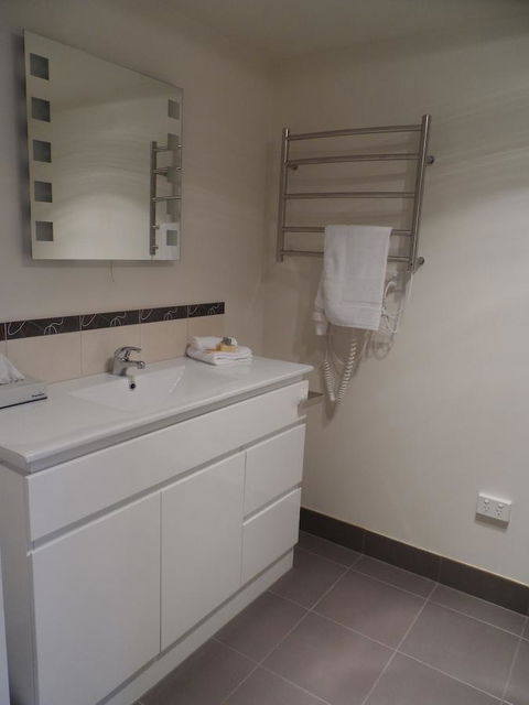 Commodore Regent - Darwin Holiday 24