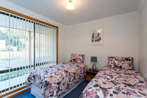 Acton Park Holiday Units - Darwin Holiday 5