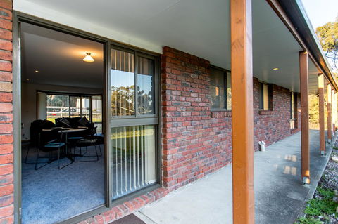 Acton Park Holiday Units - Darwin Holiday 2