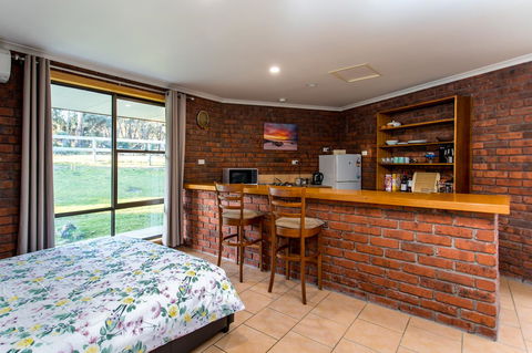 Acton Park Holiday Units - Darwin Holiday 17