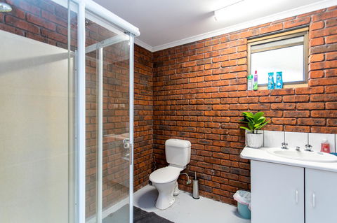 Acton Park Holiday Units - Darwin Holiday 14