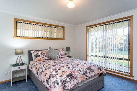 Acton Park Holiday Units - Darwin Holiday 7