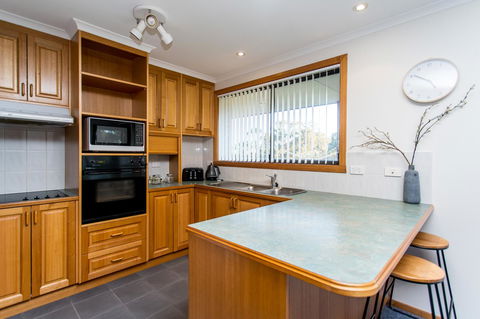 Acton Park Holiday Units - Darwin Holiday 9