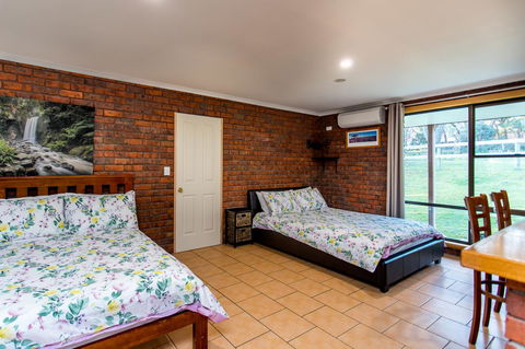 Acton Park Holiday Units - Darwin Holiday 11