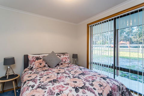 Acton Park Holiday Units - Darwin Holiday 4
