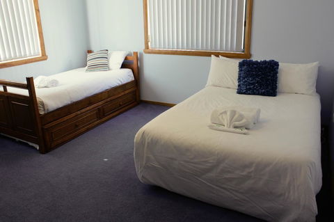 Mermaids Of Bicheno - Darwin Holiday 8