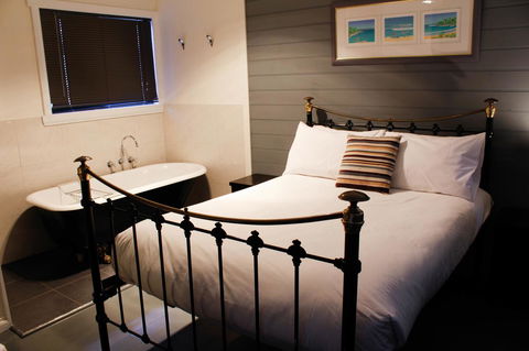 Mermaids Of Bicheno - Darwin Holiday 7