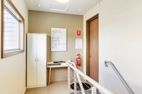 Bellerive Marina View Apartments NO 27 - Darwin Holiday 18