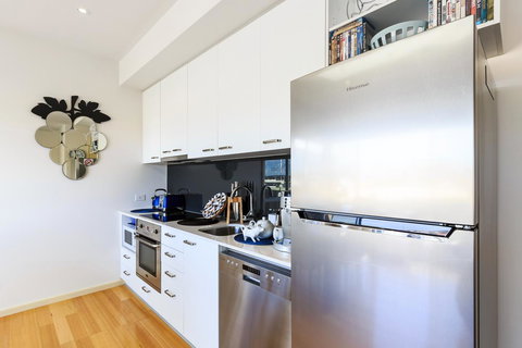 Bellerive Marina View Apartments NO 27 - Darwin Holiday 14