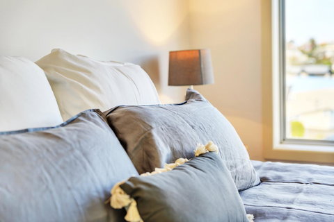 Bellerive Marina View Apartments NO 27 - Darwin Holiday 6