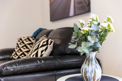 Bellerive Marina View Apartments NO 27 - Darwin Holiday 7