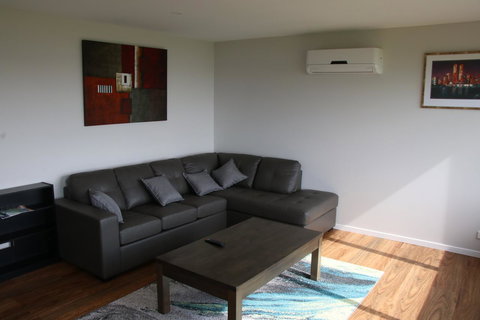 Penguin Seaside Farm - Darwin Holiday 4