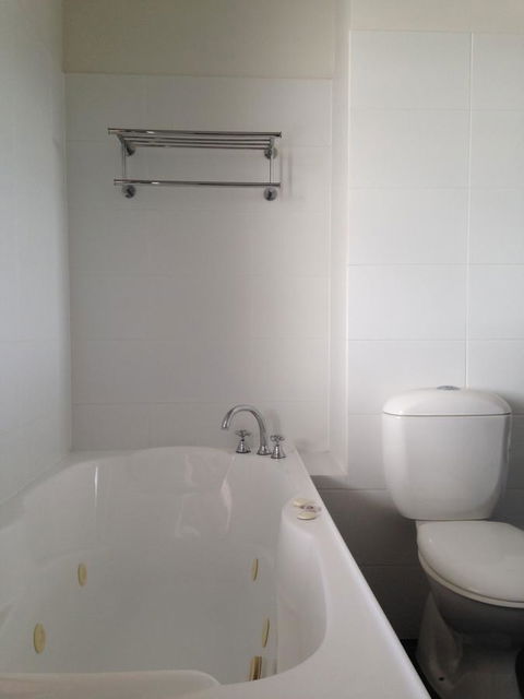 Auldington Hotel - Darwin Holiday 44
