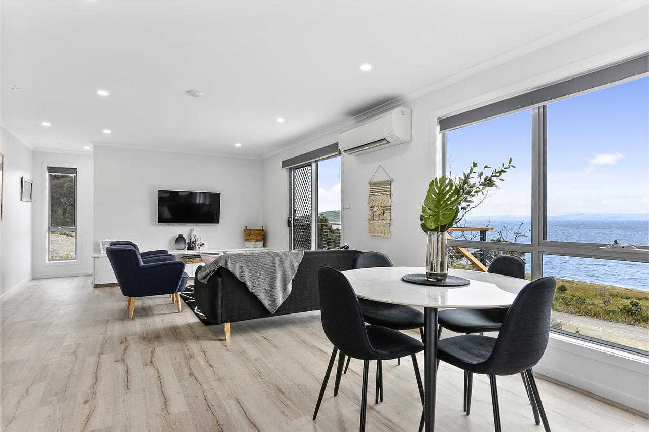 White Beach TAS Darwin Holiday