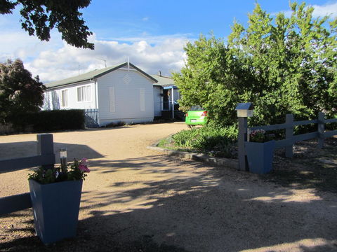 Elm Trees Accommodation @ Ross - Darwin Holiday 1