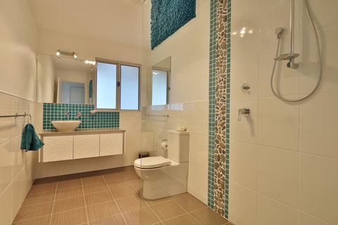 Seymour Waves - Darwin Holiday 10