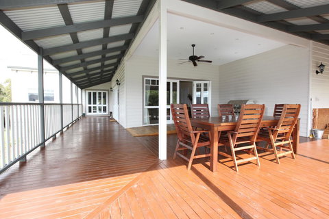 House On The Hill Bed And Breakfast - Darwin Holiday 40