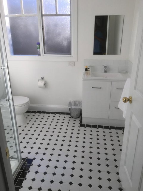 House On The Hill Bed And Breakfast - Darwin Holiday 12