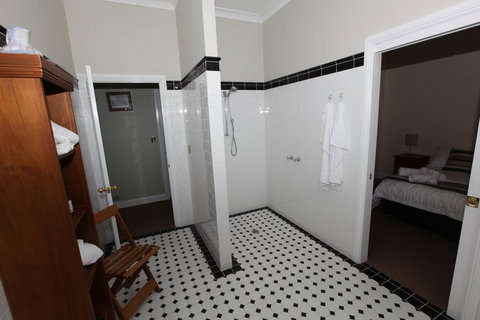 House On The Hill Bed And Breakfast - Darwin Holiday 30