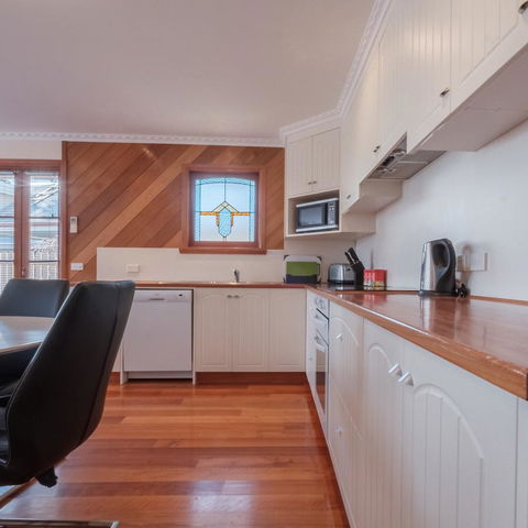 Cod Rock Point - Darwin Holiday 9