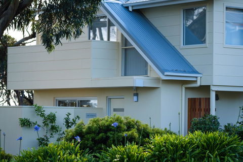 Cod Rock Point - Darwin Holiday 1