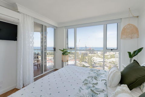 NEW Beautiful 1 Bedroom Beach Views Broadbeach - Darwin Holiday 0