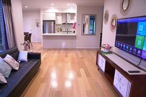 New Comfort House Near Box Hill - Darwin Holiday 2