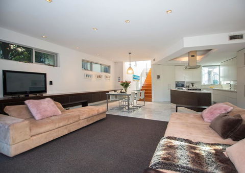 New Luxury Home Near Coogee Beach In Sydney - Darwin Holiday 1