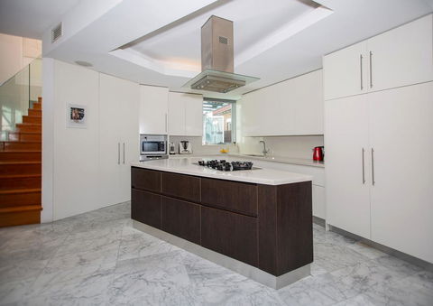 New Luxury Home Near Coogee Beach In Sydney - Darwin Holiday 3