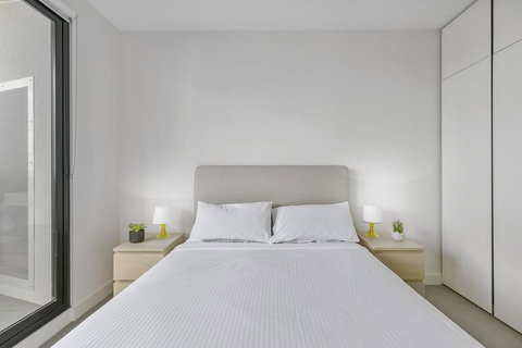 New One-Bedroom With Sweeping Views - Darwin Holiday 3