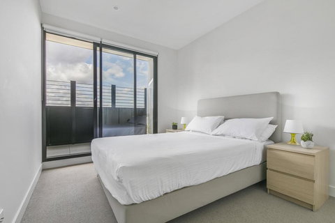 New One-Bedroom With Sweeping Views - Darwin Holiday 2