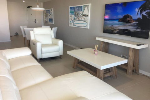 NEW UPMARKET COMFORTABLE 2 Bed, 2 Bath, OCEAN VIEWS, 250m To BUDDINA BEACH! - Darwin Holiday 3
